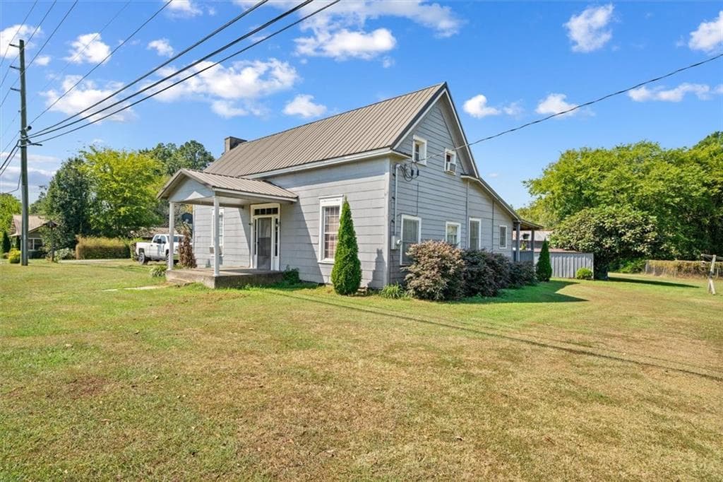4 bedroom, 1 bathroom, 1,480 sq ft single family residence under contract at 27 Monroe Drive, Rome, GA 30165