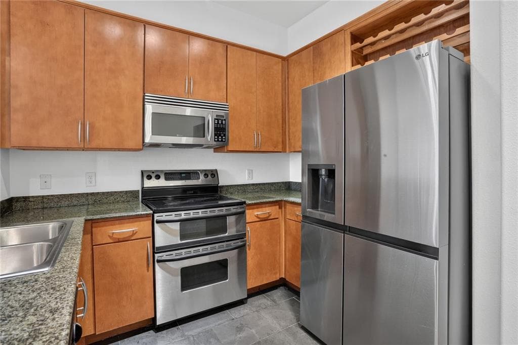 1 bedroom, 1 bathroom, 880 sq ft condominium for rent at 3445 Stratford Road 2306, Atlanta, GA 30326 for $2,100 a month — photo 6