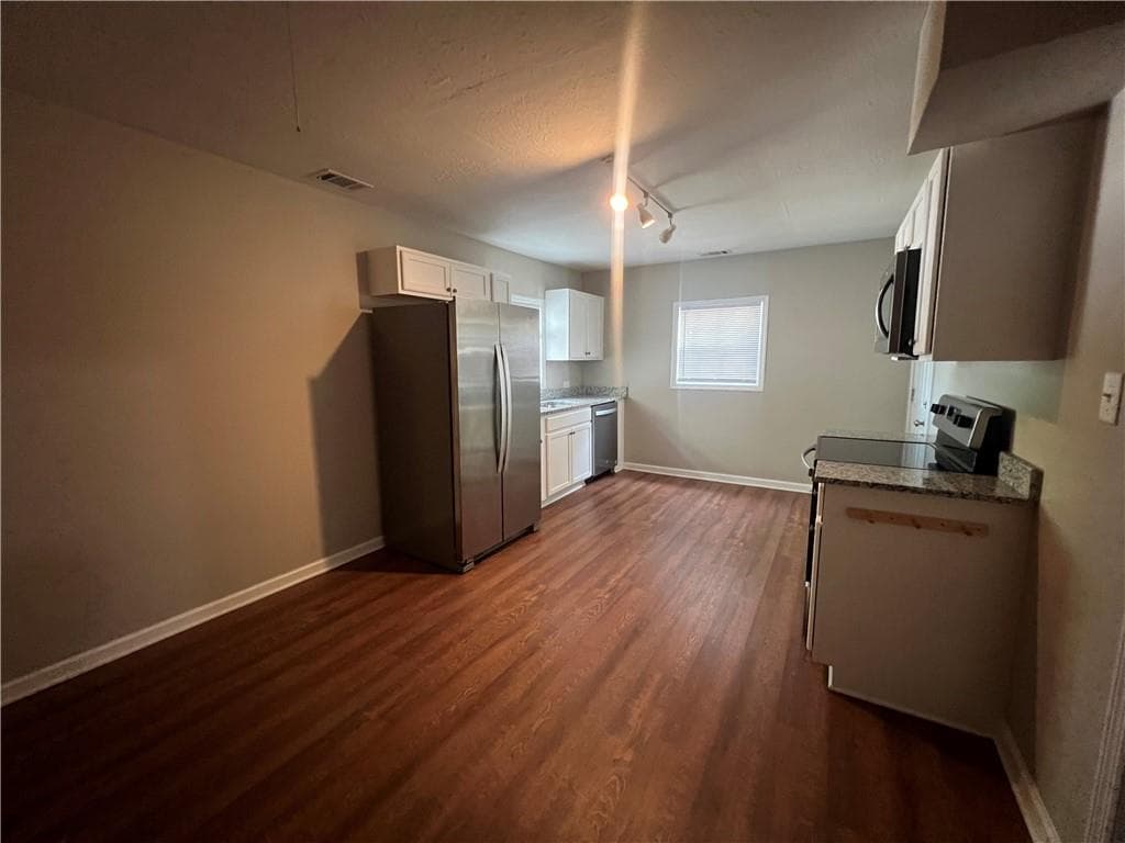 1 bedroom, 2 bathroom, 924 sq ft duplex for rent at 49 Quarry Street, Gainesville, GA 30501 for $1,395 a month — photo 2