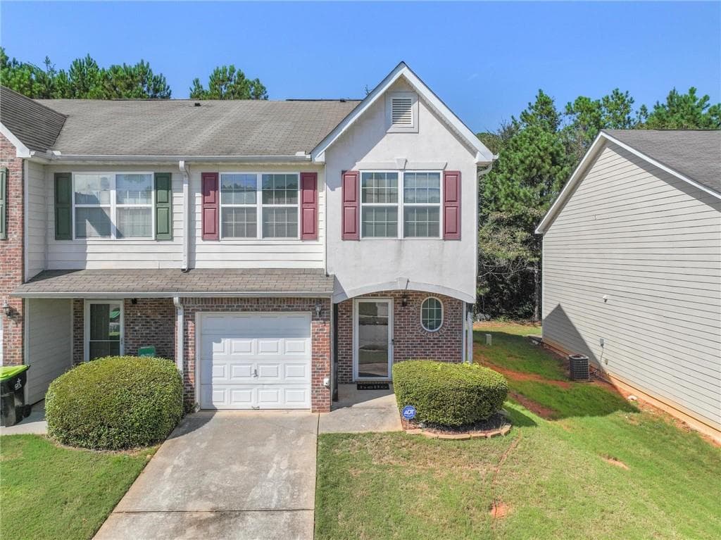 3 bedroom, 3 bathroom, 1,550 sq ft home for sale at 684 Georgetown Court, Jonesboro, GA