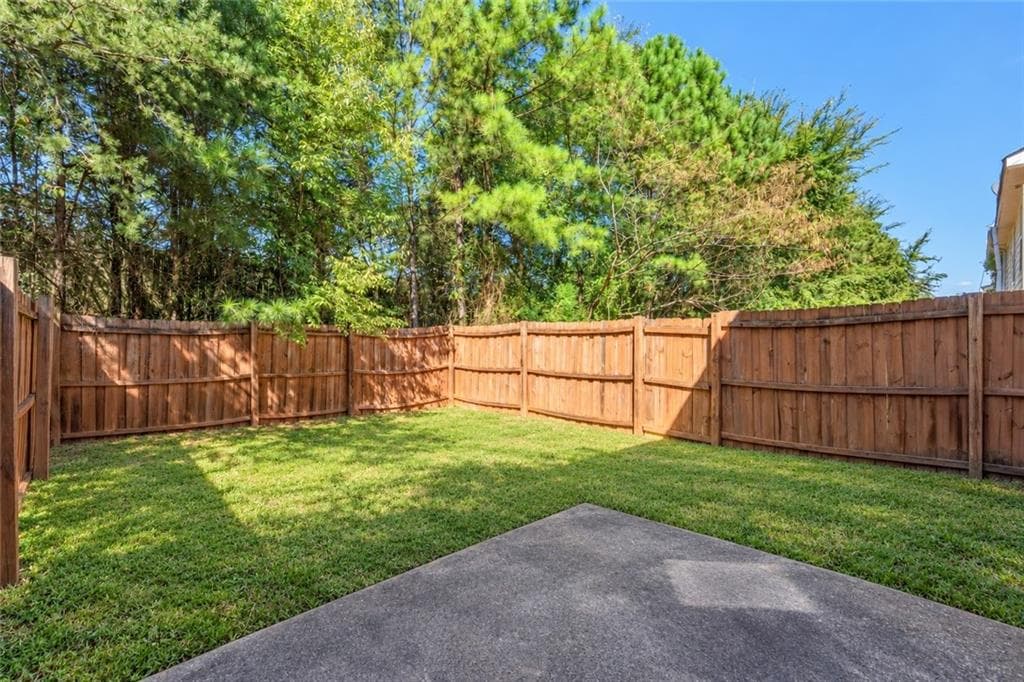 3 bedroom, 3 bathroom, 1,550 sq ft townhouse for sale at 684 Georgetown Court, Jonesboro, GA 30236 — photo 3