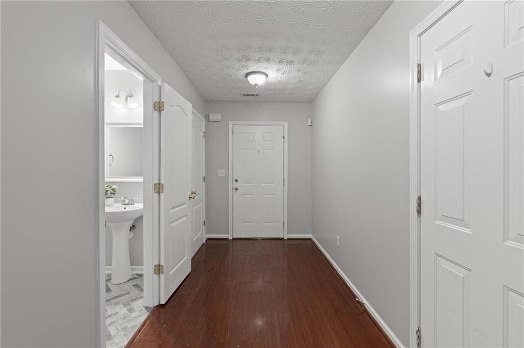 3 bedroom, 3 bathroom, 1,550 sq ft townhouse for sale at 684 Georgetown Court, Jonesboro, GA 30236 — photo 7