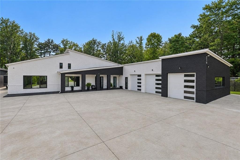 5 bedroom, 8 bathroom, 5,446 sq ft single family residence for sale at 3240 Smithtown Rd, Suwanee, GA 30024