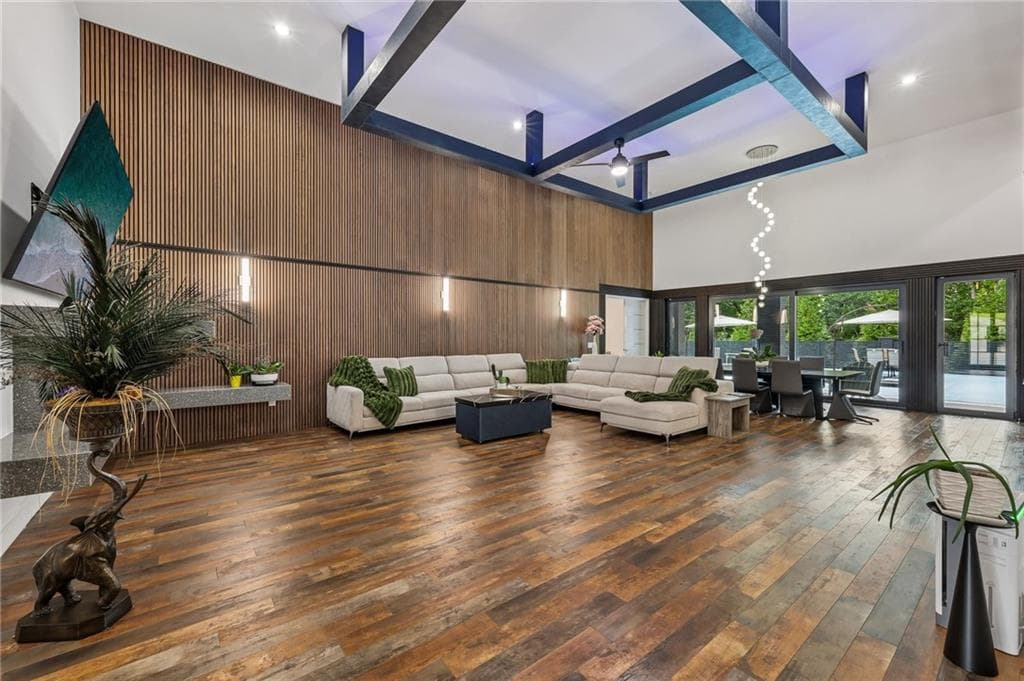 5 bedroom, 8 bathroom, 5,446 sq ft single family residence for sale at 3240 Smithtown Rd, Suwanee, GA 30024 — photo 4