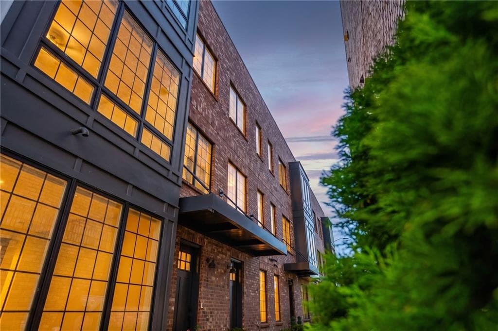 3 bedroom, 4 bathroom, 2,171 sq ft townhouse for sale at 287 Castleberry Hill Walk, Atlanta, GA 30313 — photo 3