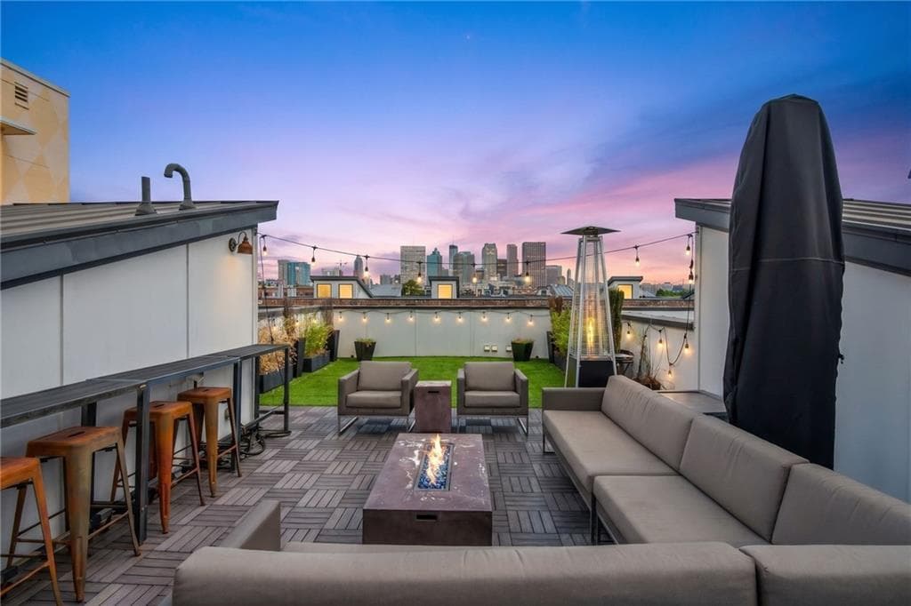 3 bedroom, 4 bathroom, 2,171 sq ft townhouse for sale at 287 Castleberry Hill Walk, Atlanta, GA 30313 — photo 4