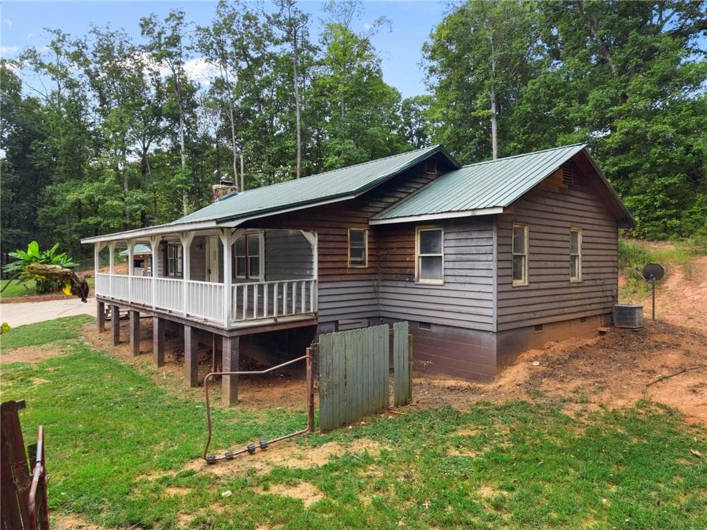 3 bedroom, 2 bathroom, 1,666 sq ft single family residence for sale at 16 Mctier Circle, Cartersville, GA 30120 — photo 3