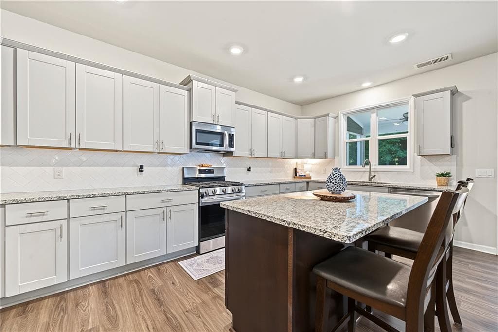 5 bedroom, 3 bathroom, 2,421 sq ft single family residence for sale at 258 Creekstone Drive, Dallas, GA 30132 — photo 9