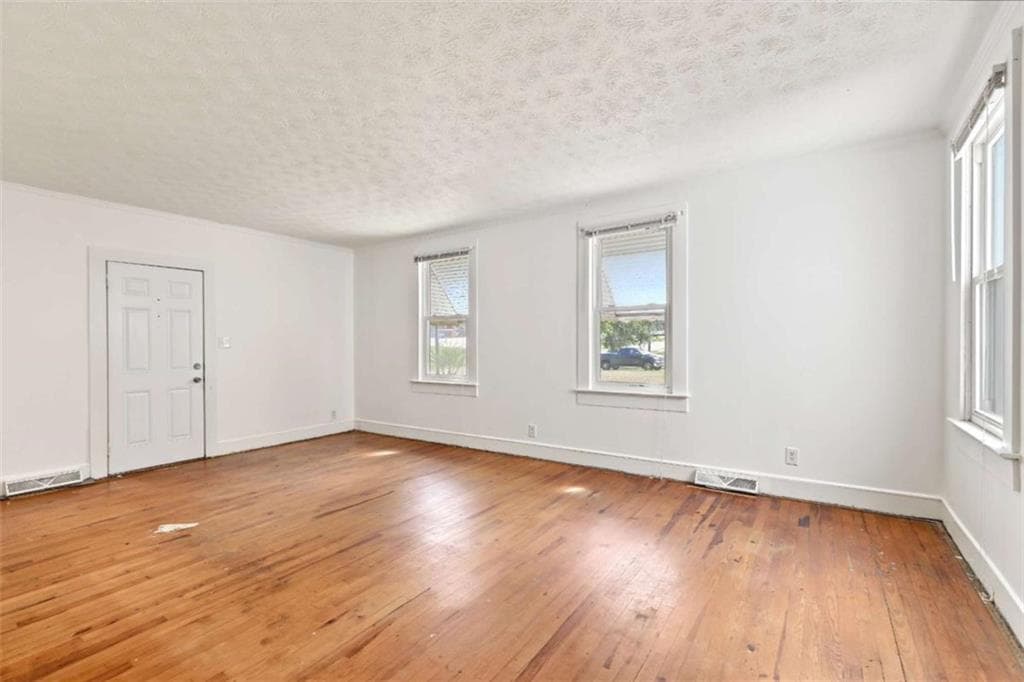 2 bedroom, 1 bathroom, 1,370 sq ft single family residence for sale at 7 Georgia Avenue, Hampton, GA 30228 — photo 4