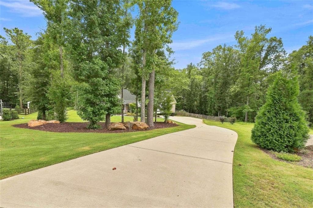 4 bedroom, 4 bathroom, 3,293 sq ft single family residence under contract at 230 Windchime Way, Tyrone, GA 30290 — photo 2