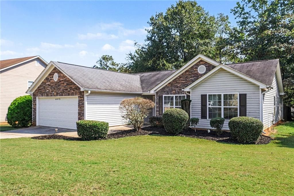 3 bedroom, 2 bathroom, 1,414 sq ft single family residence for sale at 6075 Castlegate Drive, Douglasville, GA 30135 — photo 2