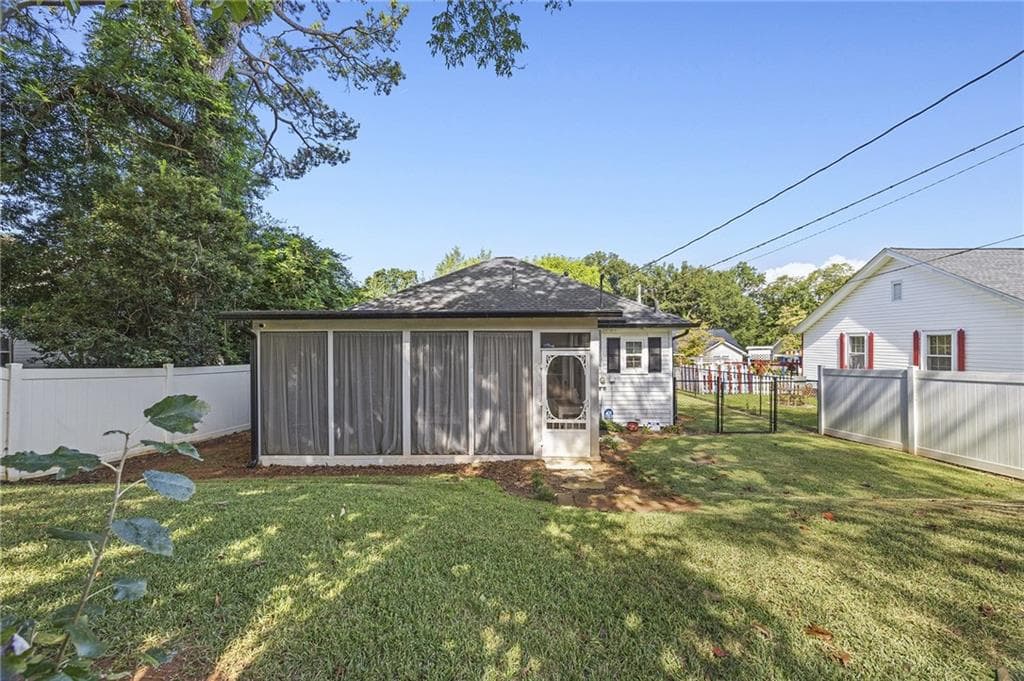 1 bedroom, 1 bathroom, 832 sq ft single family residence for sale at 143 O Street, Thomaston, GA 30286 — photo 4