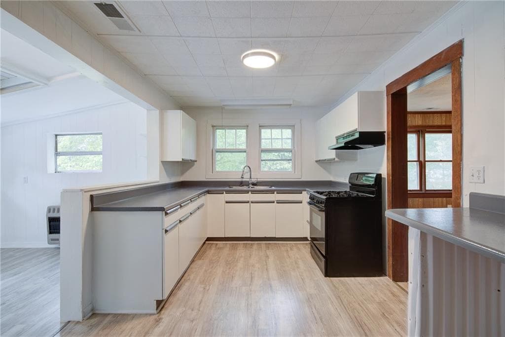 3 bedroom, 2 bathroom, 1,360 sq ft single family residence for rent at 7985 Midway Road, Alpharetta, GA 30004 for $2,095 a month — photo 4