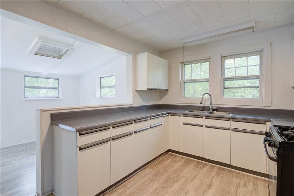 3 bedroom, 2 bathroom, 1,360 sq ft single family residence for rent at 7985 Midway Road, Alpharetta, GA 30004 for $2,095 a month — photo 5