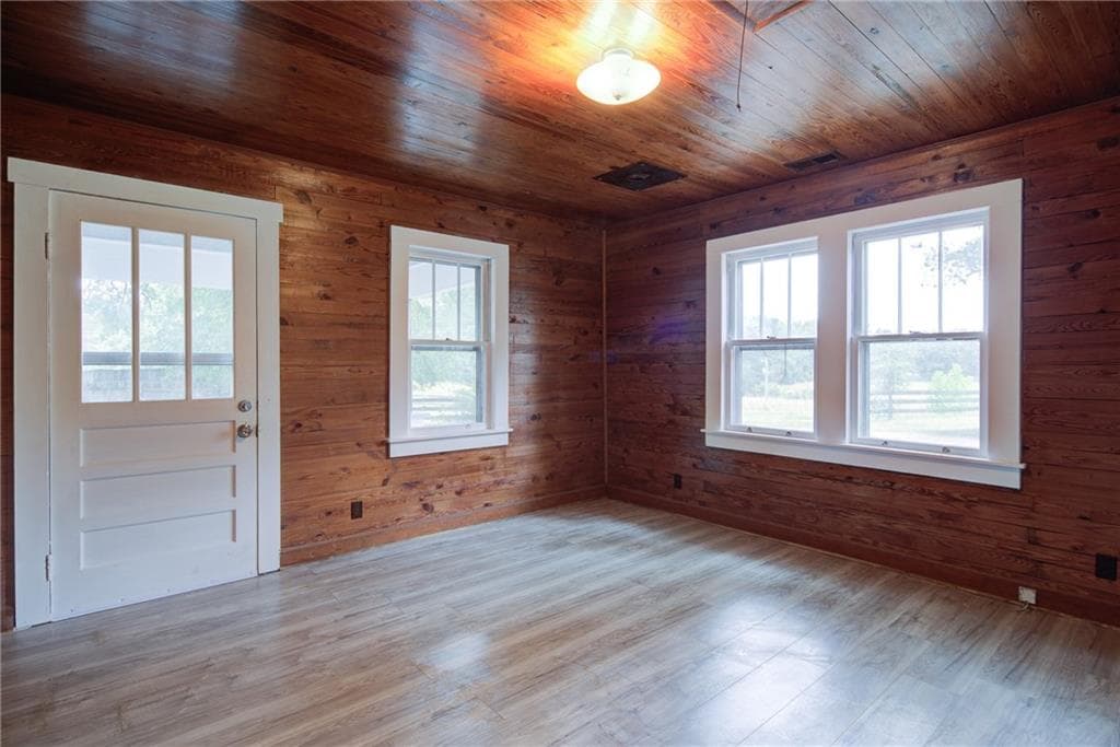 3 bedroom, 2 bathroom, 1,360 sq ft single family residence for rent at 7985 Midway Road, Alpharetta, GA 30004 for $2,095 a month — photo 10