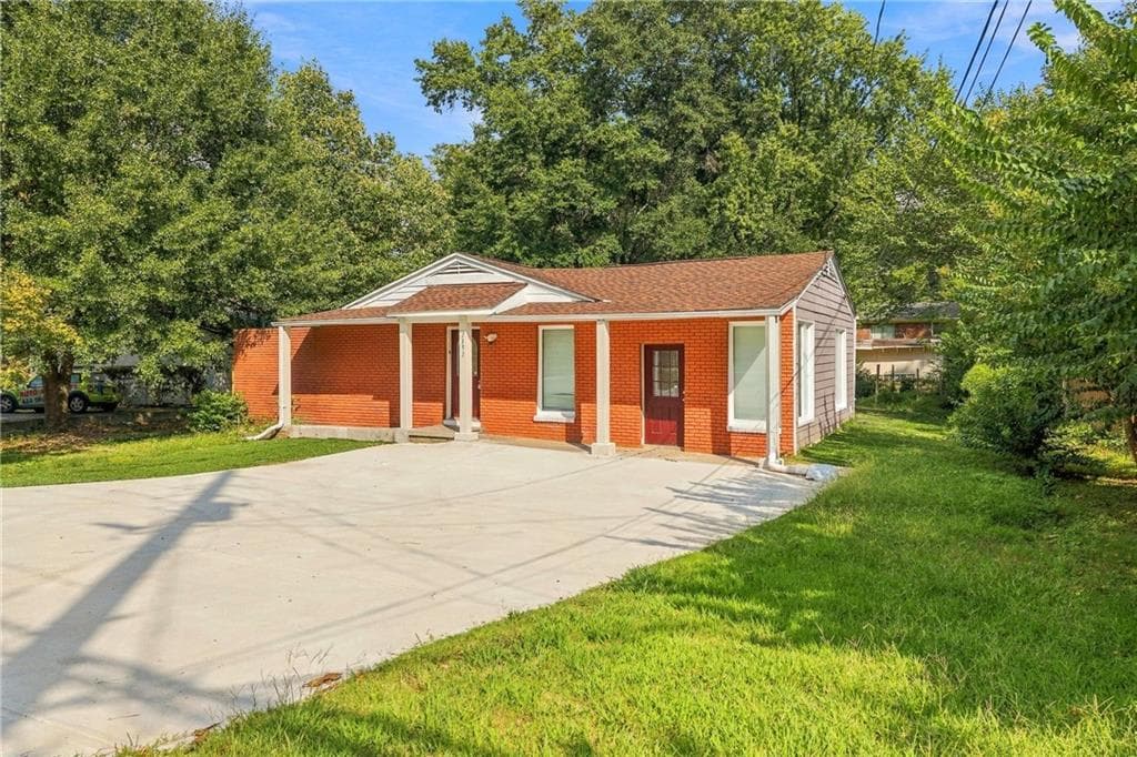 5 bedroom, 3 bathroom, 1,925 sq ft single family residence for sale at 3153 Shallowford Road, Chamblee, GA 30341 — photo 6