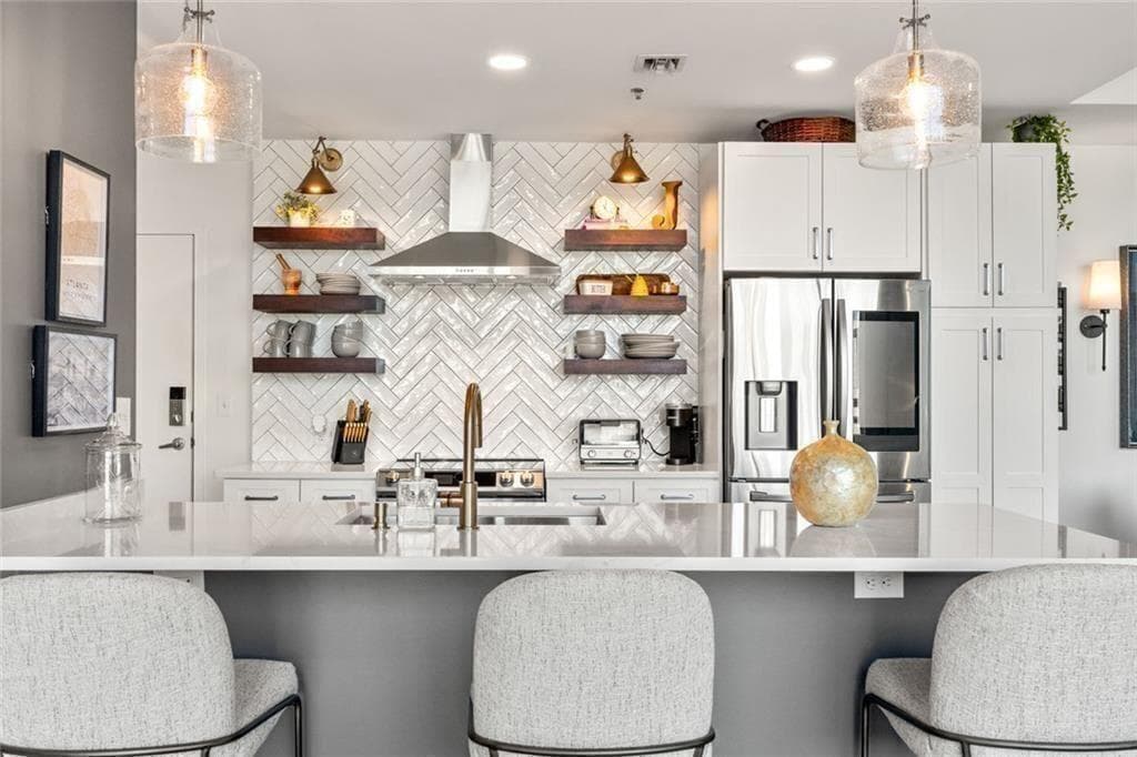 1 bedroom, 1 bathroom, 897 sq ft condominium for sale at 923 Peachtree Street 939, Atlanta, GA 30309