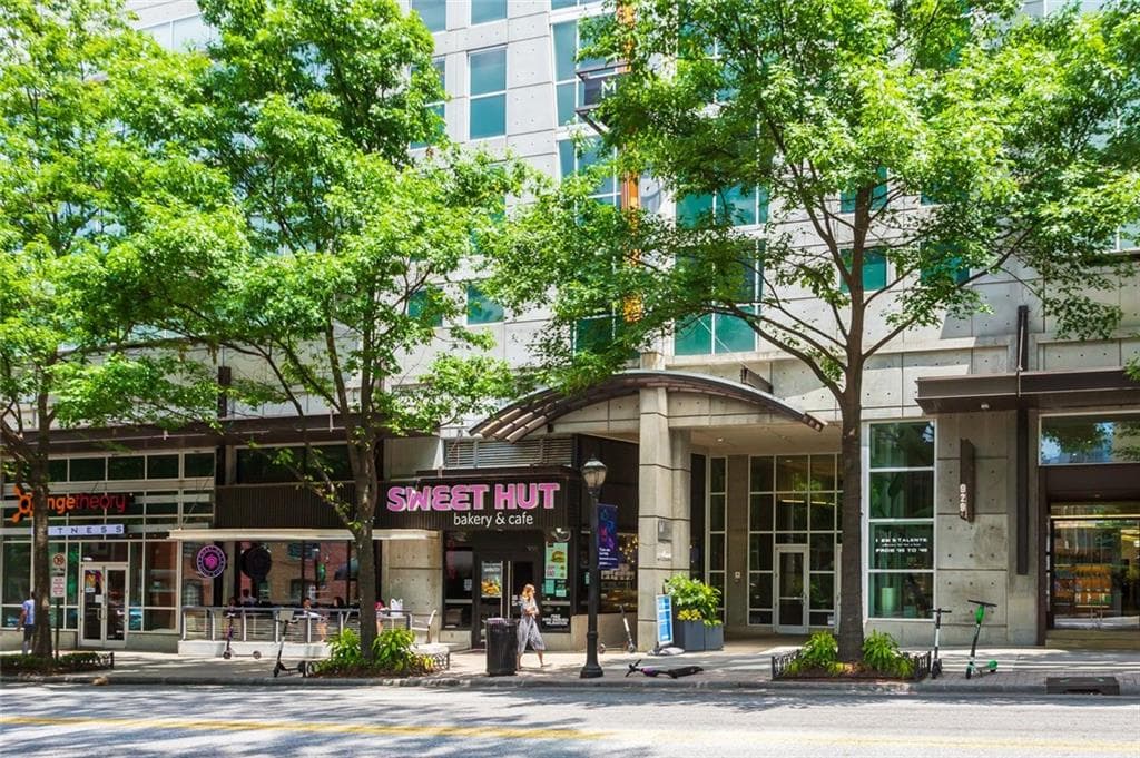 1 bedroom, 1 bathroom, 897 sq ft condominium for sale at 923 Peachtree Street 939, Atlanta, GA 30309 — photo 2