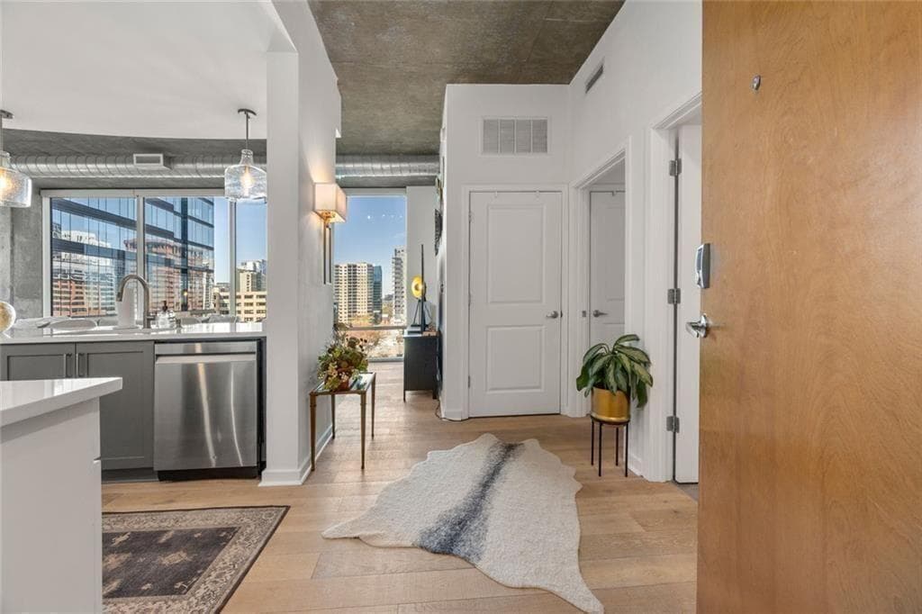 1 bedroom, 1 bathroom, 897 sq ft condominium for sale at 923 Peachtree Street 939, Atlanta, GA 30309 — photo 3