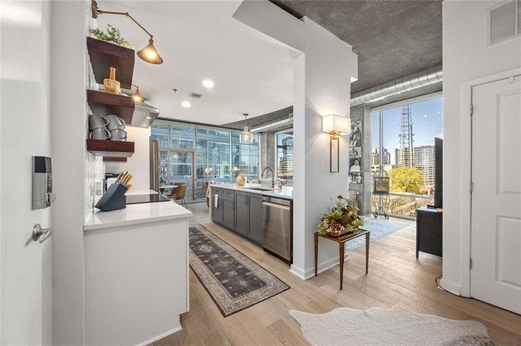 1 bedroom, 1 bathroom, 897 sq ft condominium for sale at 923 Peachtree Street 939, Atlanta, GA 30309 — photo 5