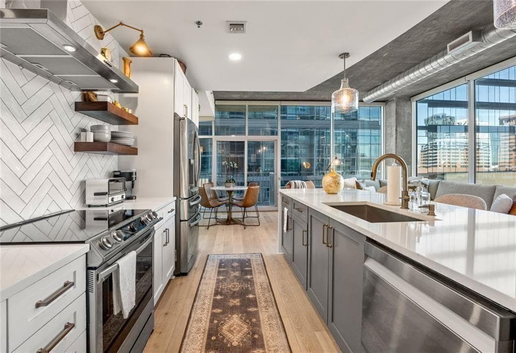 1 bedroom, 1 bathroom, 897 sq ft condominium for sale at 923 Peachtree Street 939, Atlanta, GA 30309 — photo 9