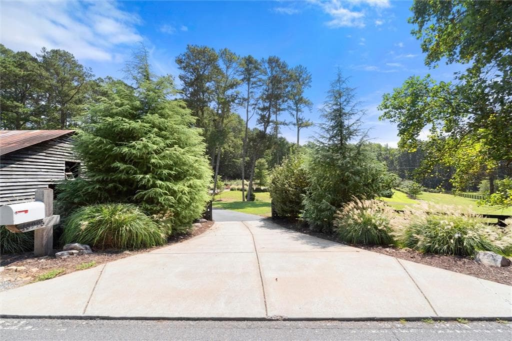 6 bedroom, 8 bathroom, 8,196 sq ft single family residence for sale at 15995 Freemanville Road, Milton, GA 30004 — photo 10