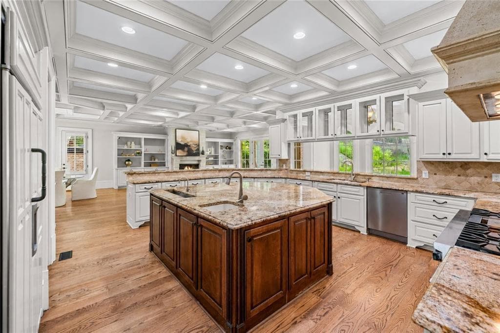 7 bedroom, 10 bathroom, 12,255 sq ft single family residence for sale at 453 Londonberry Road, Atlanta, GA 30327 — photo 8