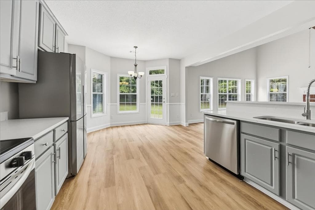 4 bedroom, 3 bathroom, 2,394 sq ft single family residence for sale at 190 Jay Trail, Fayetteville, GA 30215 — photo 6