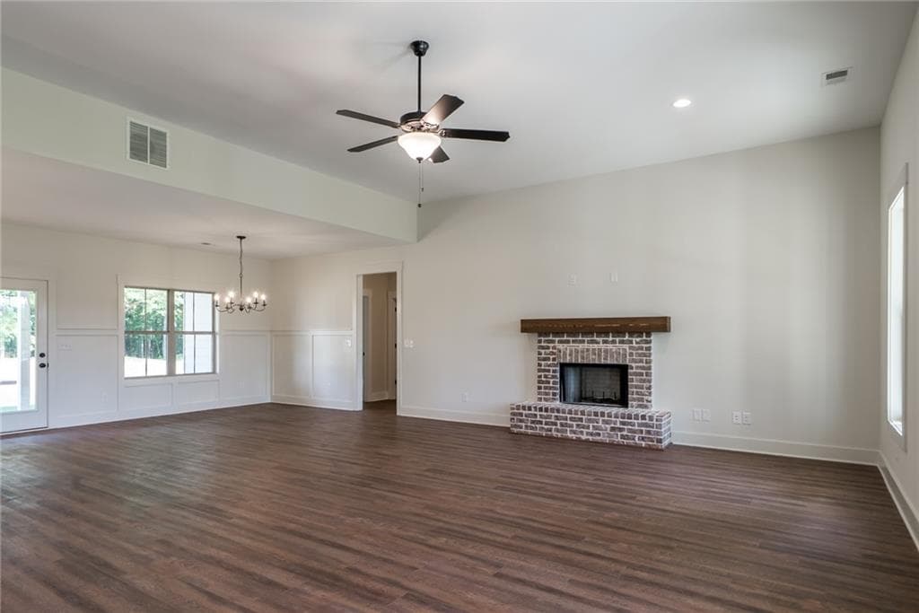 4 bedroom, 3 bathroom, 2,162 sq ft single family residence for sale at 218 Woodfin Way, Social Circle, GA 30025 — photo 6