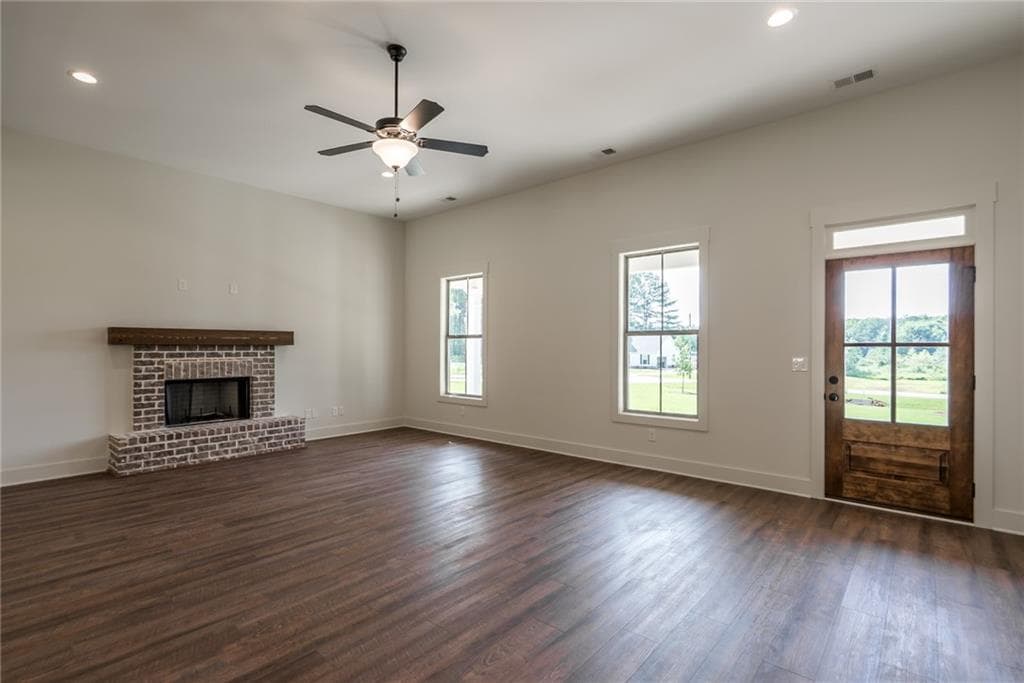 4 bedroom, 3 bathroom, 2,162 sq ft single family residence for sale at 218 Woodfin Way, Social Circle, GA 30025 — photo 8