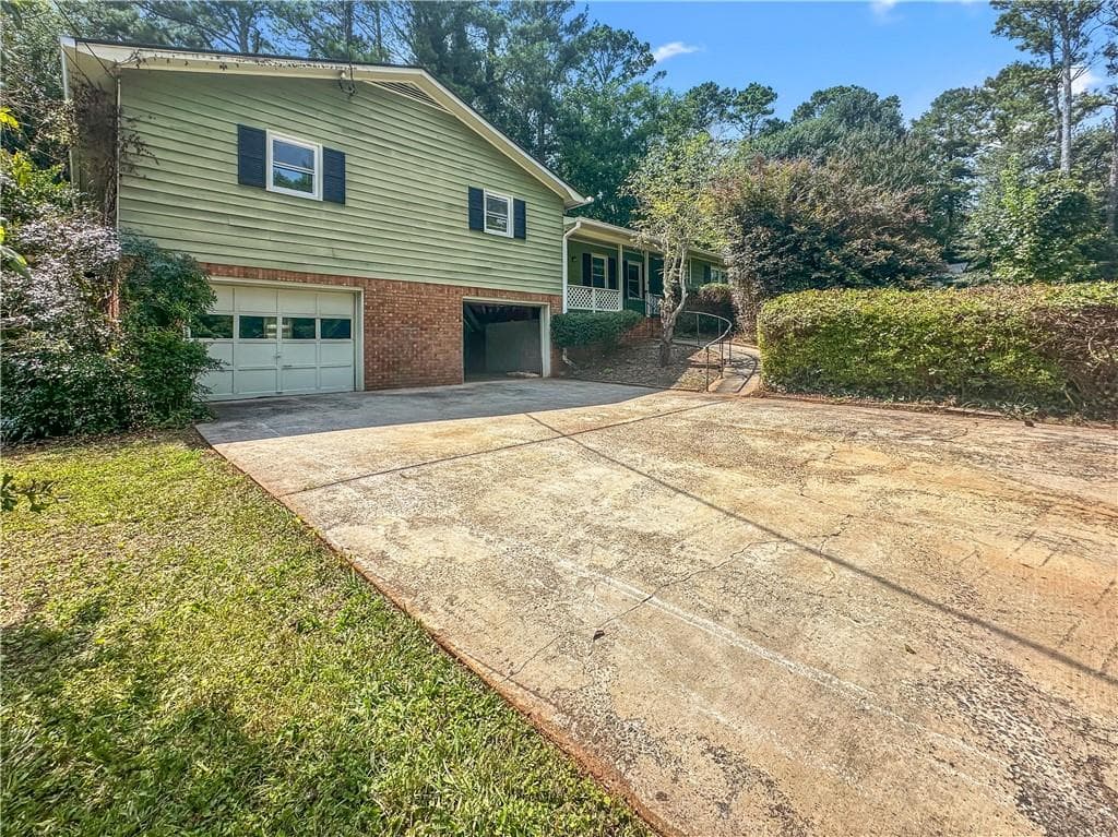 3 bedroom, 2 bathroom, 1,862 sq ft single family residence for rent at 4231 Marsh Road, Marietta, GA 30066 for $2,065 a month — photo 1 of 17