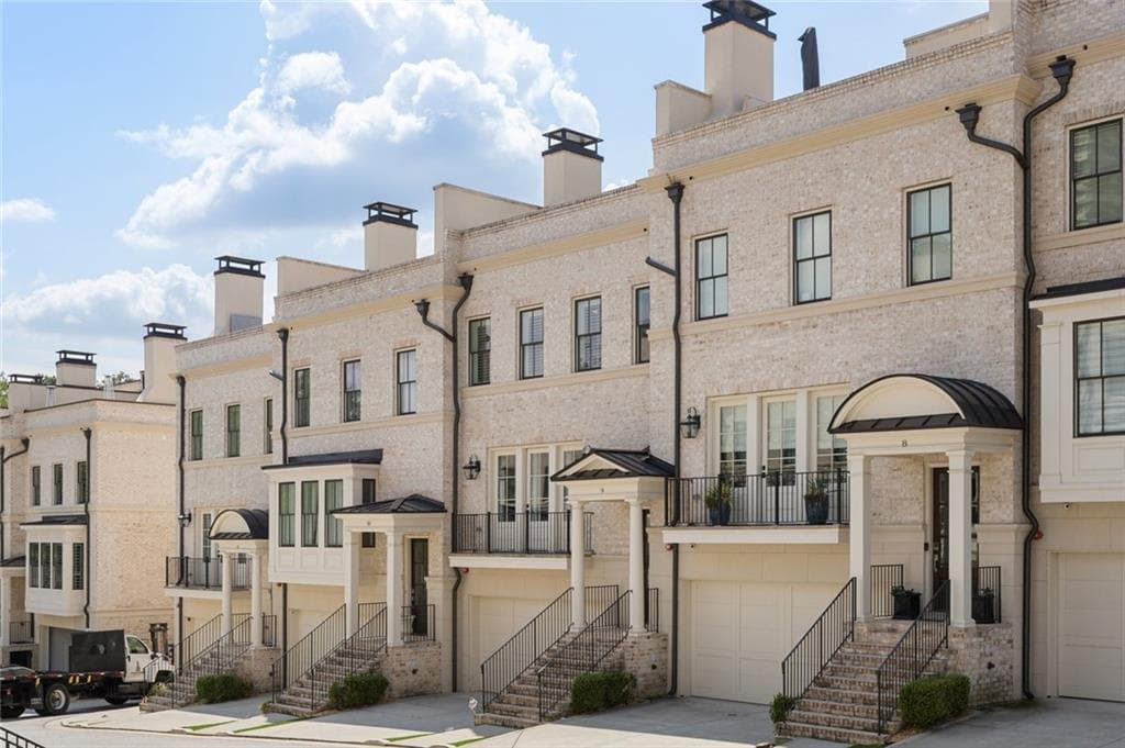 4 bedroom, 5 bathroom, 2,911 sq ft townhouse for sale at 3715 Peachtree Road 9, Atlanta, GA 30319