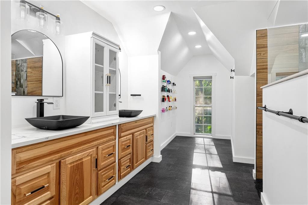 5 bedroom, 7 bathroom, 4,700 sq ft single family residence for sale at 270 Baker Street, Royston, GA 30662 — photo 5