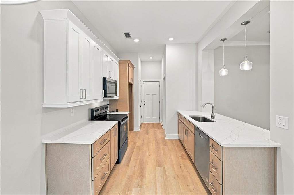 5 bedroom, 4 bathroom, 2,876 sq ft single family residence for sale at 3902 Bouldercrest Road, Ellenwood, GA 30294 — photo 5