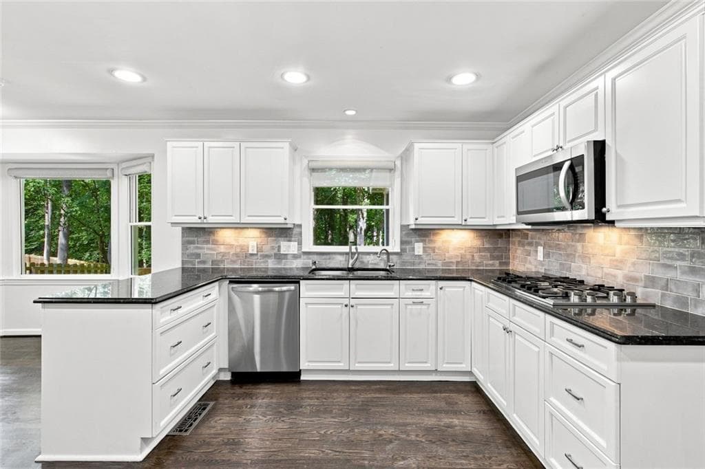 4 bedroom, 4 bathroom, 3,283 sq ft single family residence under contract at 4622 Kings Down Road, Atlanta, GA 30338 — photo 10