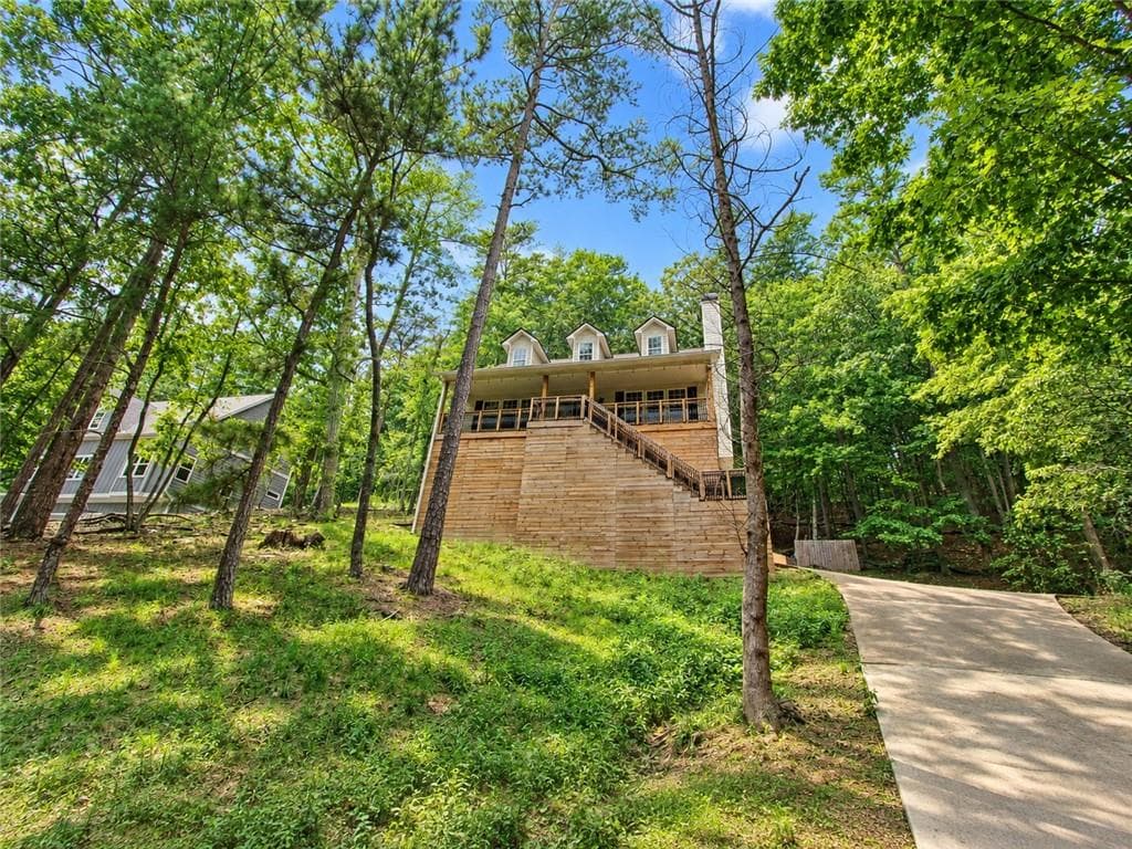 4 bedroom, 4 bathroom, 2,468 sq ft single family residence for sale at 118 Council Oak Loop, Waleska, GA 30183