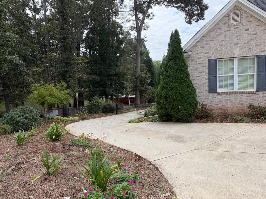 5 bedroom, 3 bathroom, 3,460 sq ft single family residence for sale at 3815 Hilldale Road, Oakwood, GA 30566 — photo 2