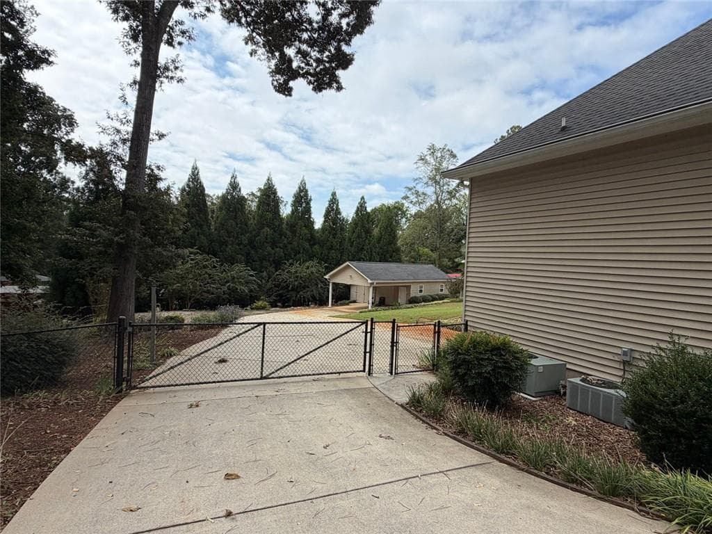 5 bedroom, 3 bathroom, 3,460 sq ft single family residence for sale at 3815 Hilldale Road, Oakwood, GA 30566 — photo 3