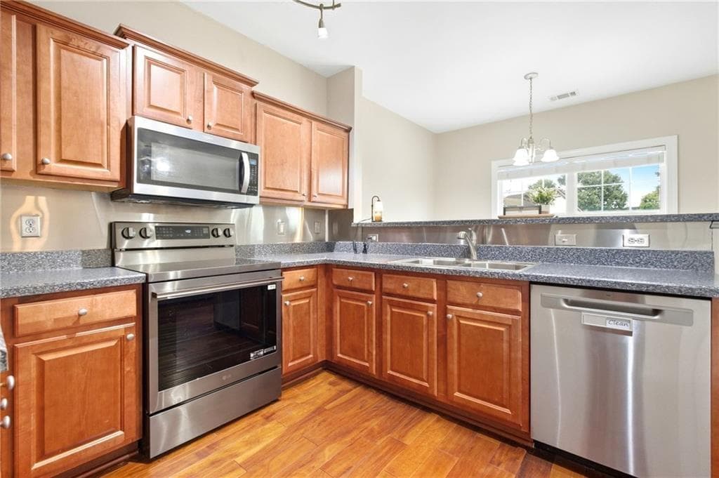 3 bedroom, 3 bathroom, 2,540 sq ft single family residence for sale at 5151 Apple Grove Road, Buford, GA 30519 — photo 4