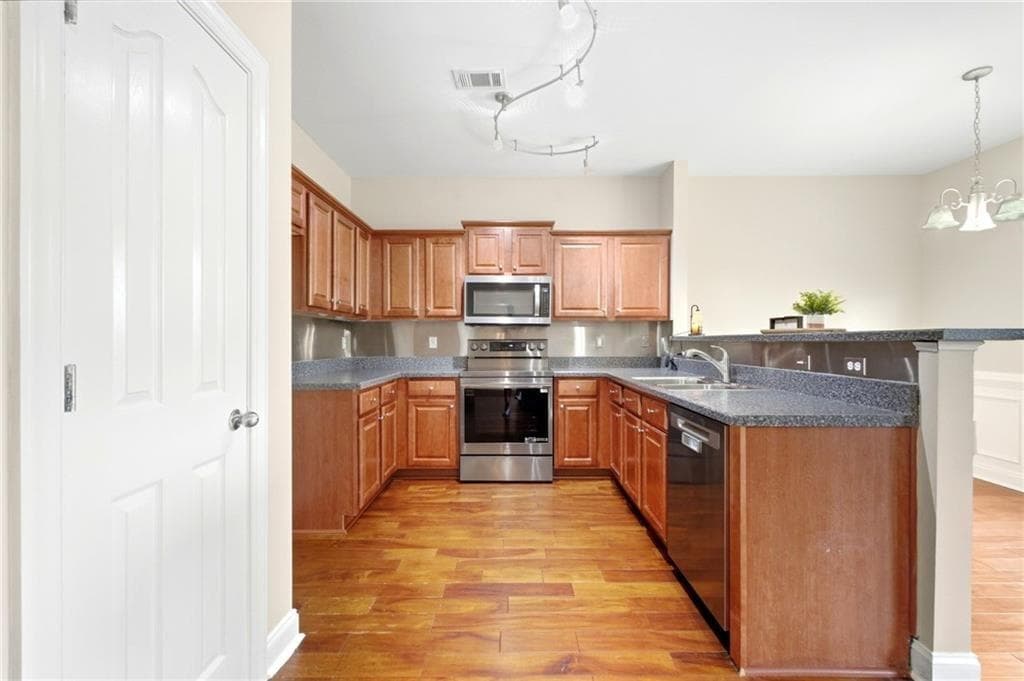 3 bedroom, 3 bathroom, 2,540 sq ft single family residence for sale at 5151 Apple Grove Road, Buford, GA 30519 — photo 5
