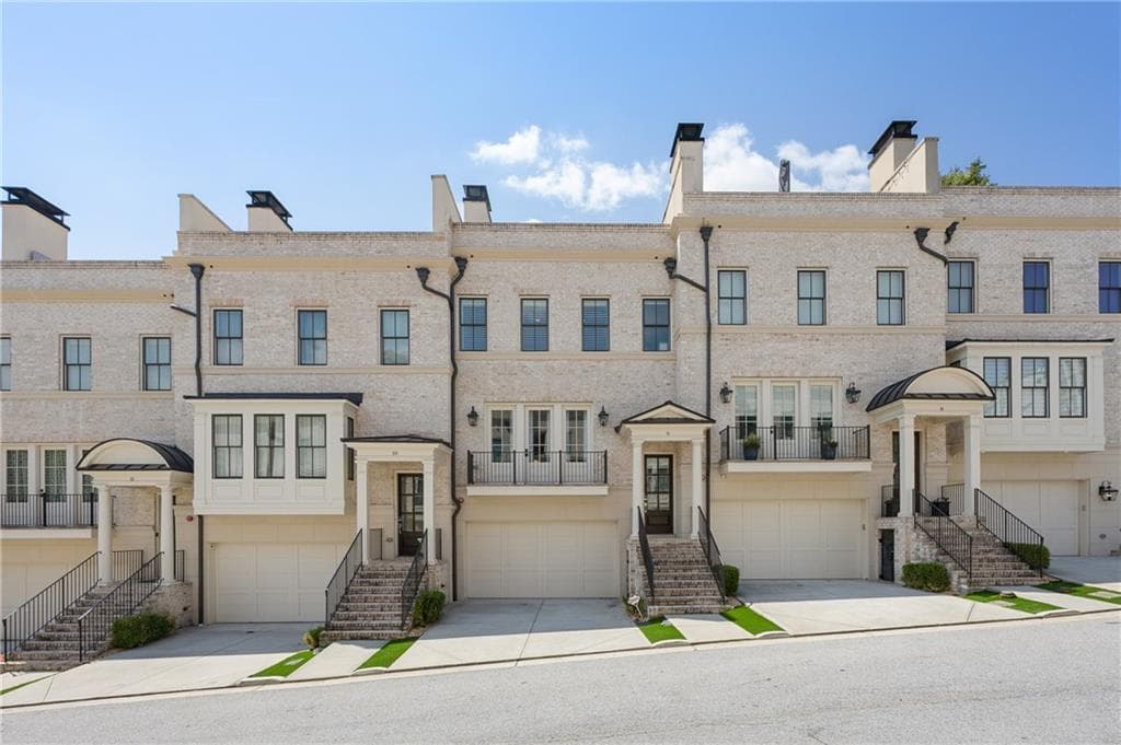 4 bedroom, 5 bathroom, 2,911 sq ft townhouse for sale at 3715 Peachtree Road 9, Atlanta, GA 30319 — photo 2
