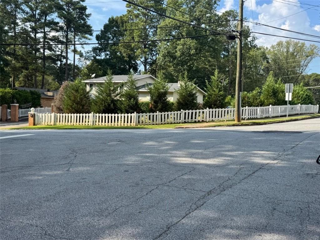 3 bedroom, 3 bathroom, 1,450 sq ft single family residence for sale at 3912 Donaldson Drive, Atlanta, GA 30341 — photo 3