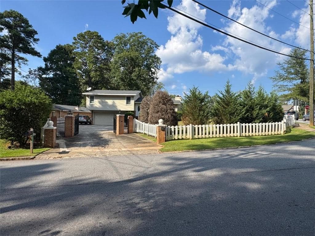 3 bedroom, 3 bathroom, 1,450 sq ft single family residence for sale at 3912 Donaldson Drive, Atlanta, GA 30341 — photo 9