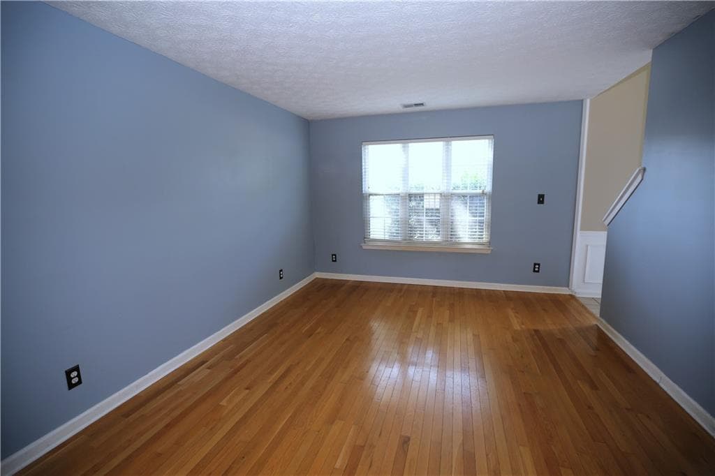 3 bedroom, 3 bathroom, 2,028 sq ft single family residence for sale at 4246 Brighton Way, Kennesaw, GA 30144 — photo 3