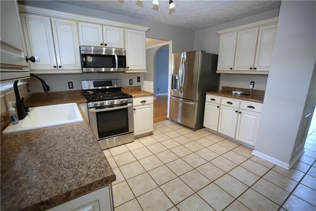 3 bedroom, 3 bathroom, 2,028 sq ft single family residence for sale at 4246 Brighton Way, Kennesaw, GA 30144 — photo 9
