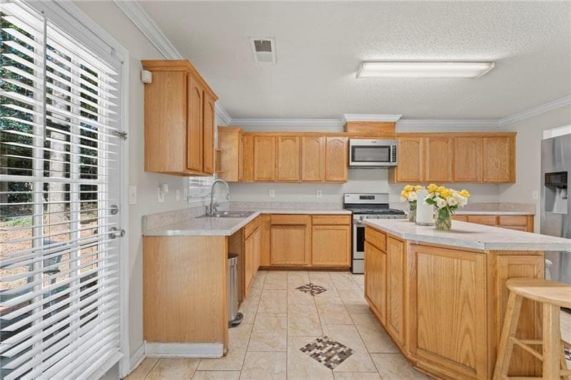 4 bedroom, 3 bathroom, 2,068 sq ft single family residence for sale at 1442 Hampton View Court, Marietta, GA 30008 — photo 7