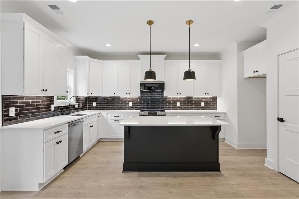4 bedroom, 4 bathroom, 2,439 sq ft single family residence for sale at 2262 Belmont Circle, Smyrna, GA 30080 — photo 7