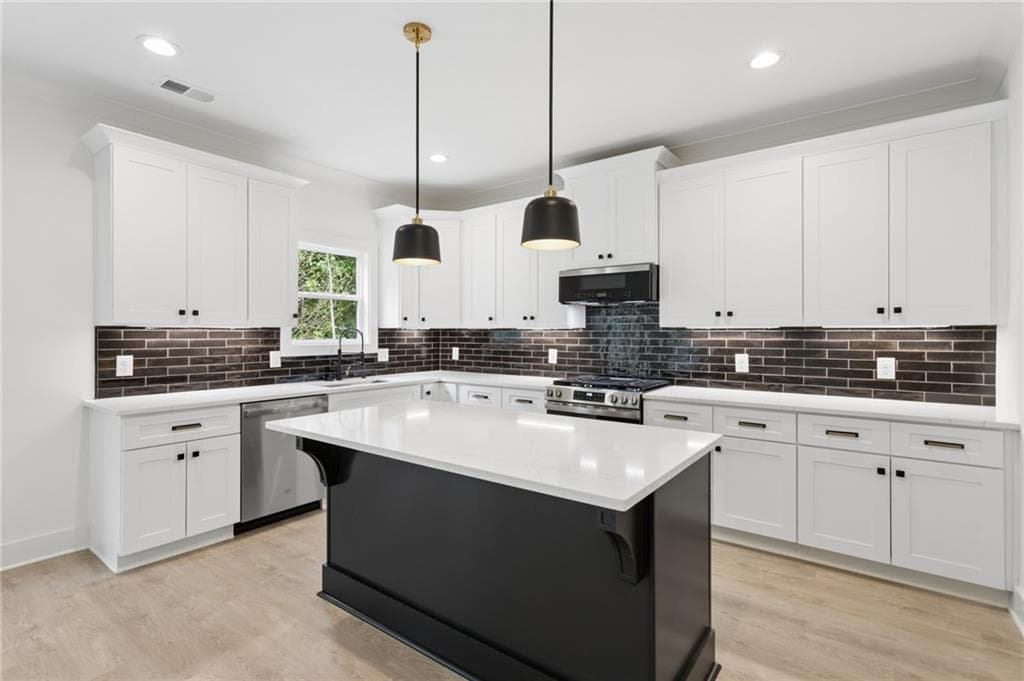 4 bedroom, 4 bathroom, 2,439 sq ft single family residence for sale at 2262 Belmont Circle, Smyrna, GA 30080 — photo 8