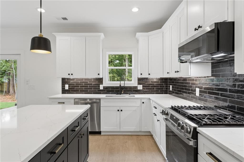 4 bedroom, 4 bathroom, 2,439 sq ft single family residence for sale at 2262 Belmont Circle, Smyrna, GA 30080 — photo 9