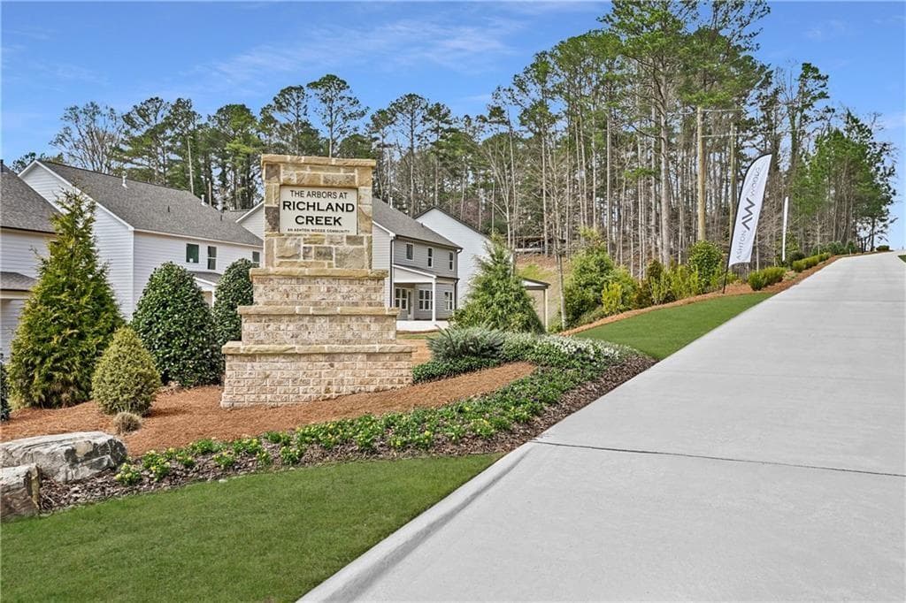 5 bedroom, 4 bathroom, 3,198 sq ft single family residence for sale at 6255 Kismet Road, Buford, GA 30518 — photo 5